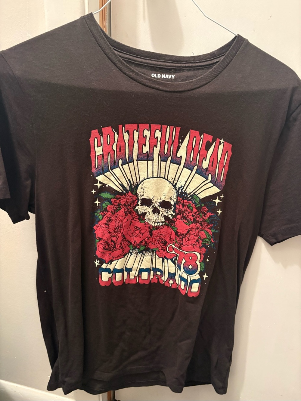 Old Navy Black Grateful Dead Graphic Tee with Red Rose Skull